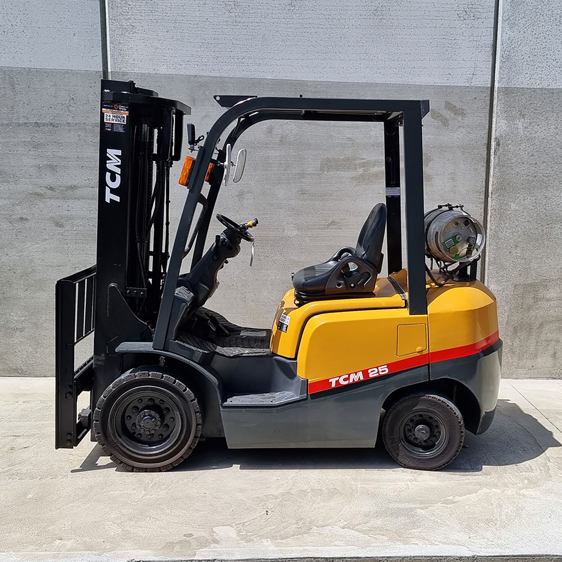 C935_-_2009_TCM_FG25T3_LPG_-_Hero